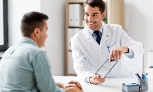 doctor and patient having discussions about connectivity with Asenda Health software